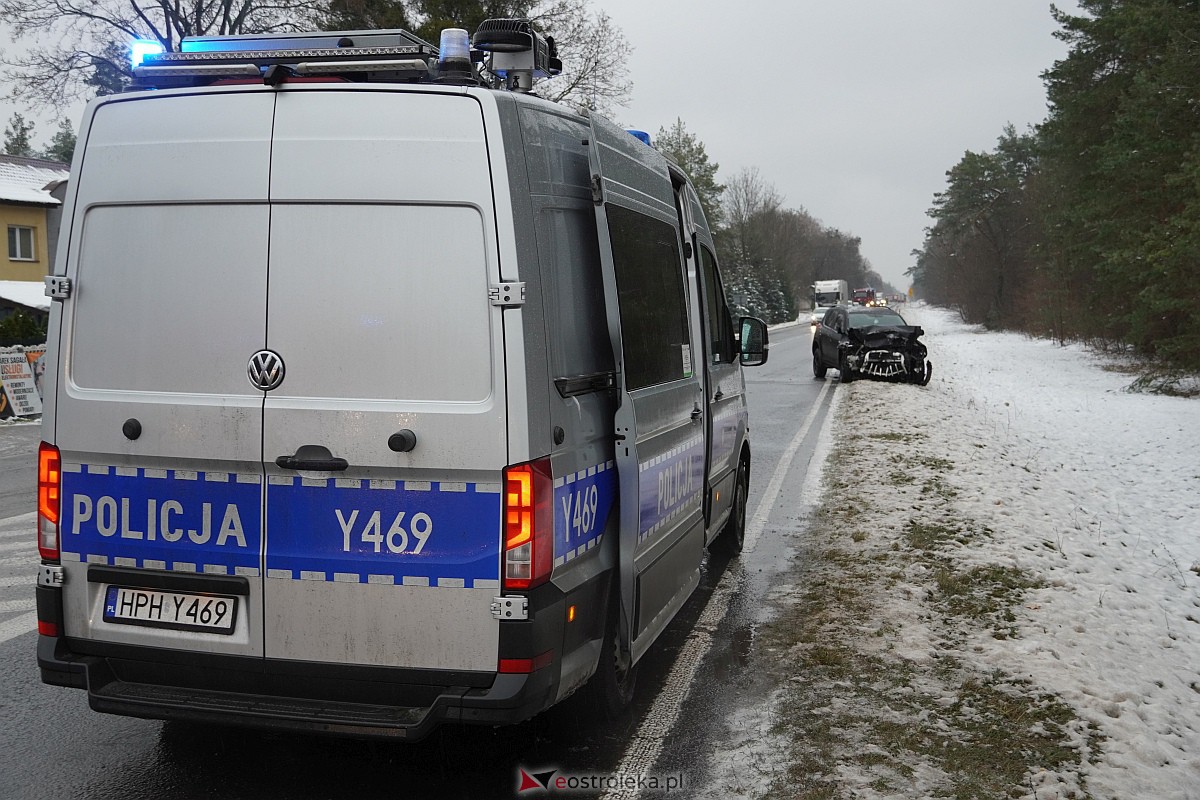 Wypadek w Laskowcu [23.11.2023] - zdjęcie #9 - eOstroleka.pl