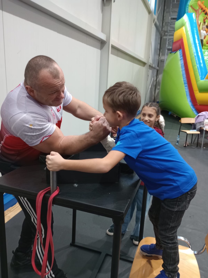 Od serca do serca. Zagrali dla 9-letniej Oli z Różana - zdjęcie #18 - eOstroleka.pl