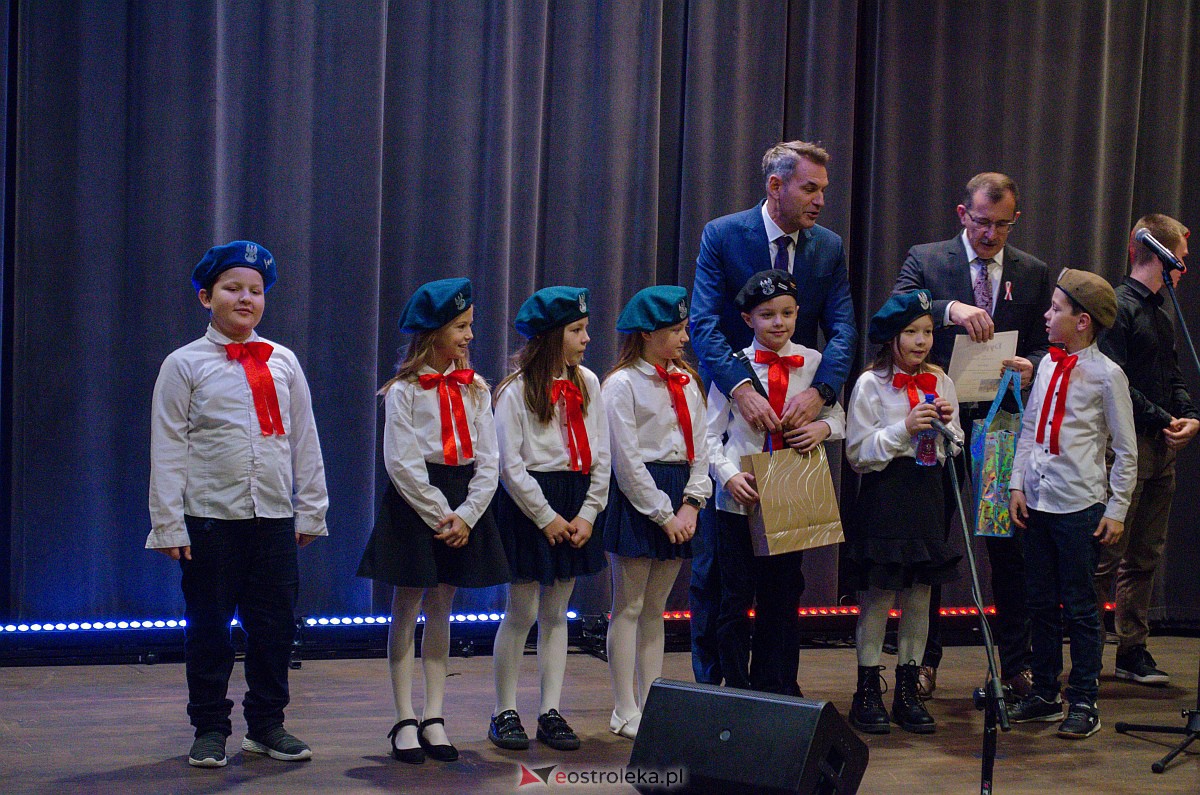 III Międzyszkolny Konkurs Piosenki Legionowej [23.11.2023] - zdjęcie #13 - eOstroleka.pl