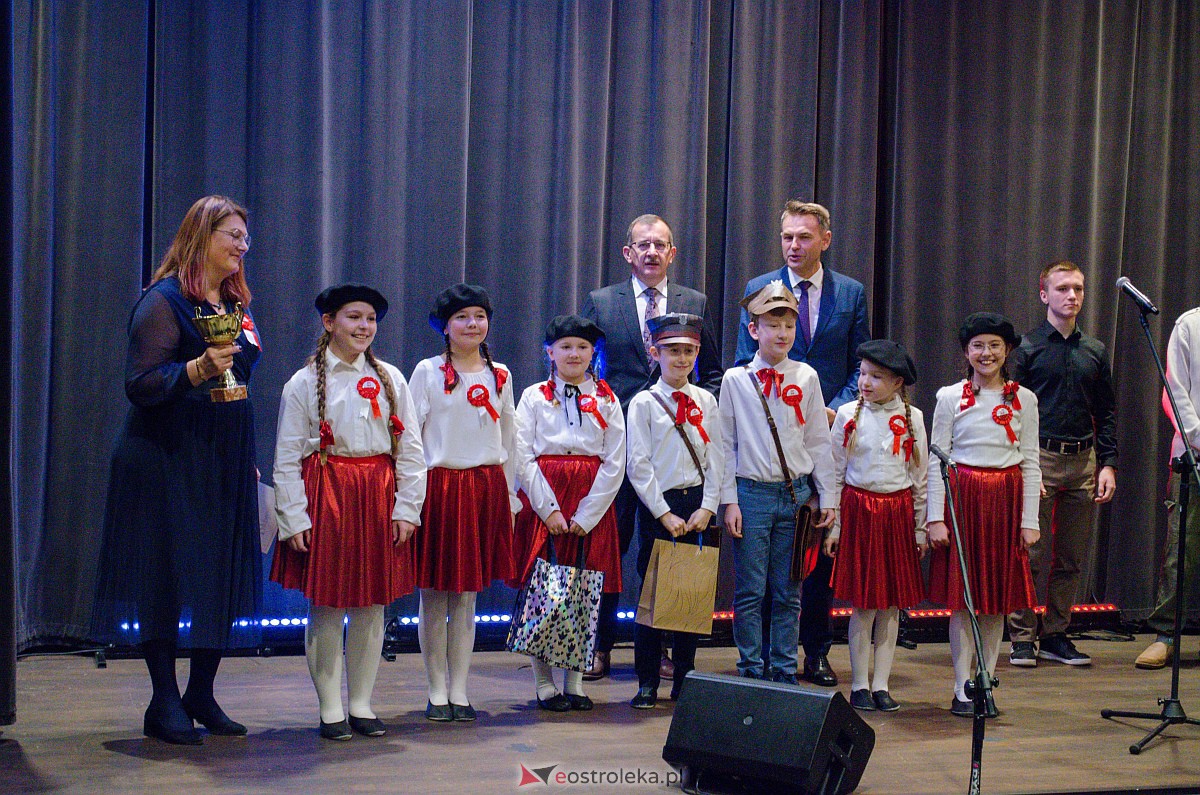 III Międzyszkolny Konkurs Piosenki Legionowej [23.11.2023] - zdjęcie #3 - eOstroleka.pl