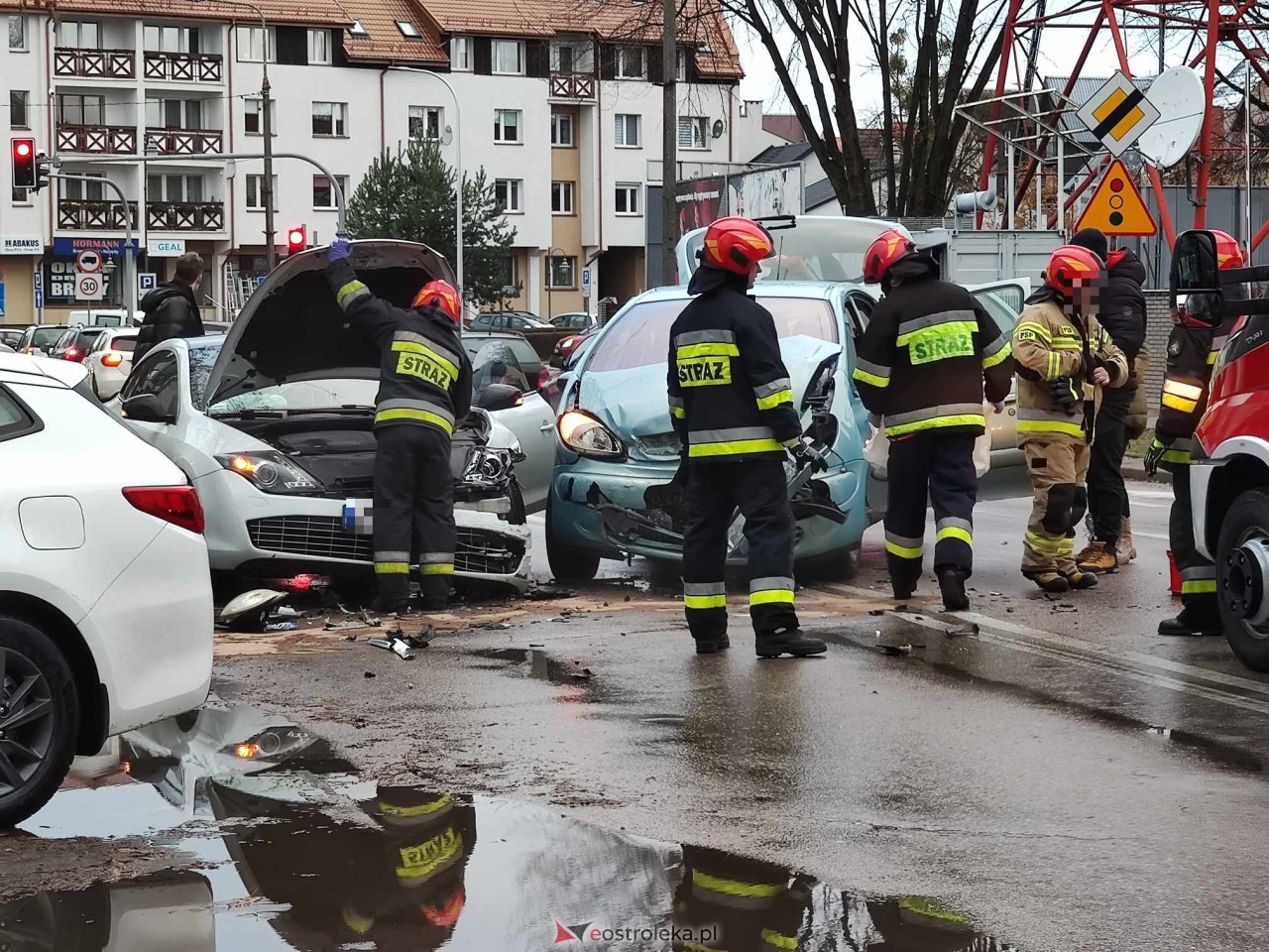 Kolizja przy Fieldorfa Nila [25.11.2023] - zdjęcie #6 - eOstroleka.pl