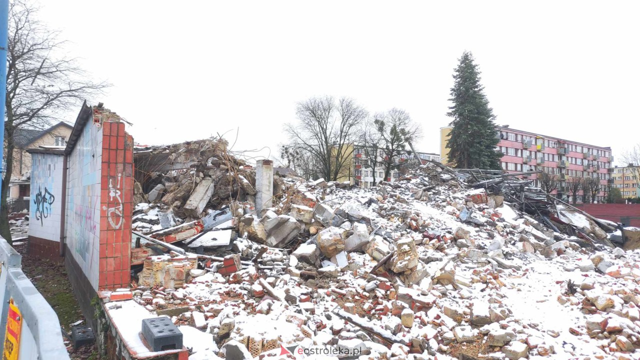 Rozbiórka starego basenu na ukończeniu [25.11.2023] - zdjęcie #18 - eOstroleka.pl