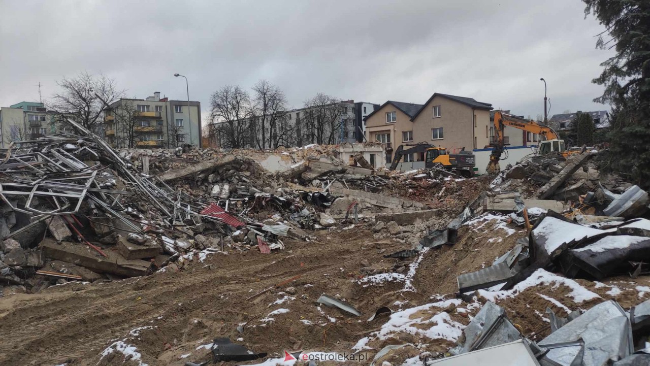 Rozbiórka starego basenu na ukończeniu [25.11.2023] - zdjęcie #13 - eOstroleka.pl