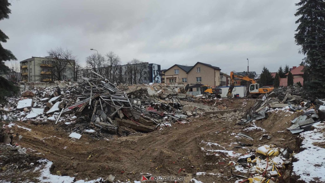 Rozbiórka starego basenu na ukończeniu [25.11.2023] - zdjęcie #11 - eOstroleka.pl