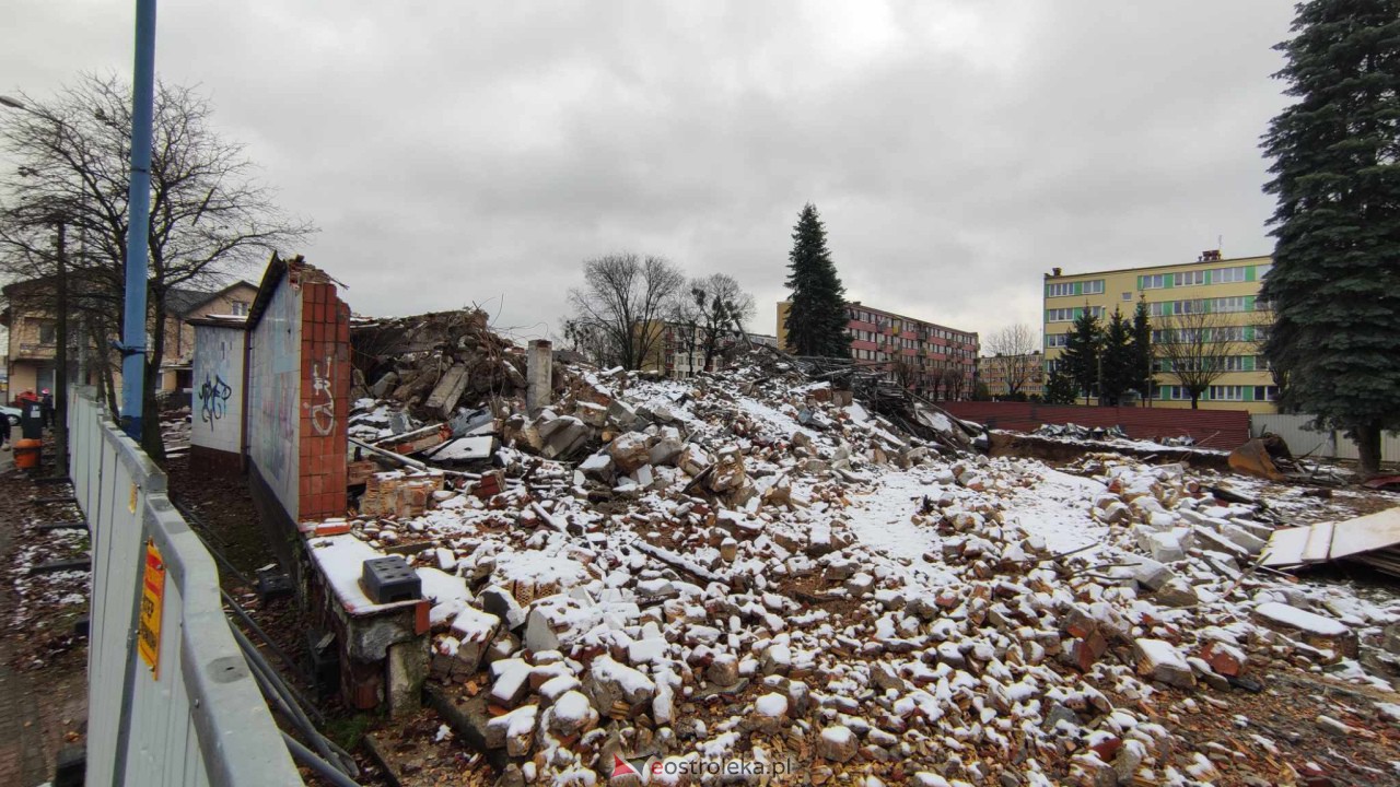 Rozbiórka starego basenu na ukończeniu [25.11.2023] - zdjęcie #10 - eOstroleka.pl