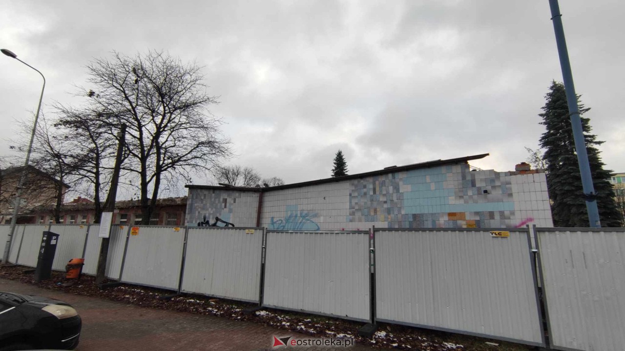 Rozbiórka starego basenu na ukończeniu [25.11.2023] - zdjęcie #8 - eOstroleka.pl