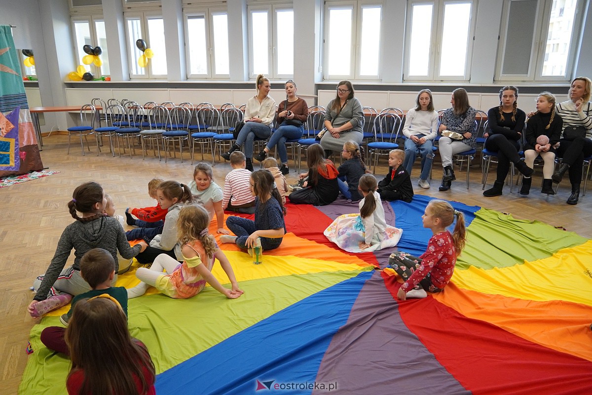 Andrzejki dla dzieci z Ostrołęcką Spółdzielnią Mieszkaniową [26.11.2023] - zdjęcie #42 - eOstroleka.pl