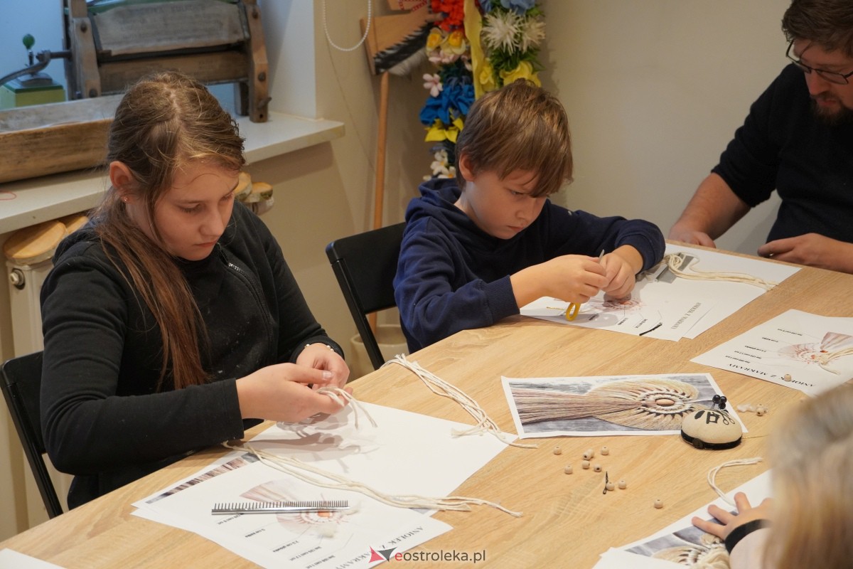 Niedziela w Muzeum: Makrama z aniołkiem [26.11.2023] - zdjęcie #11 - eOstroleka.pl