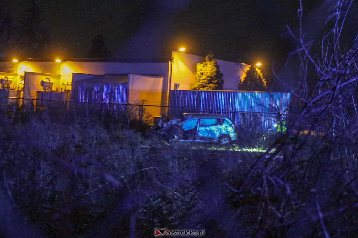 Wypadek na osiedlu Stacja w Ostrołęce [26.11.2023] - zdjęcie #15 - eOstroleka.pl