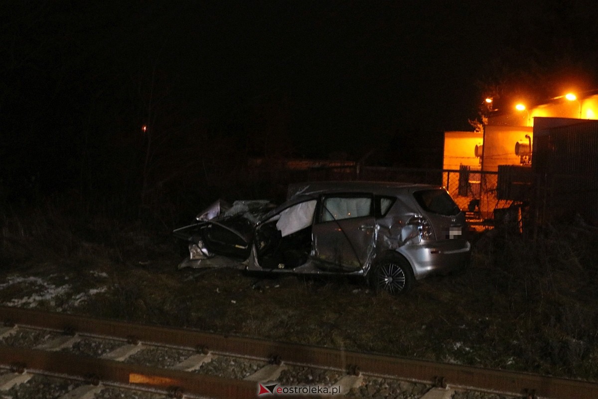 Wypadek na osiedlu Stacja w Ostrołęce [26.11.2023] - zdjęcie #10 - eOstroleka.pl