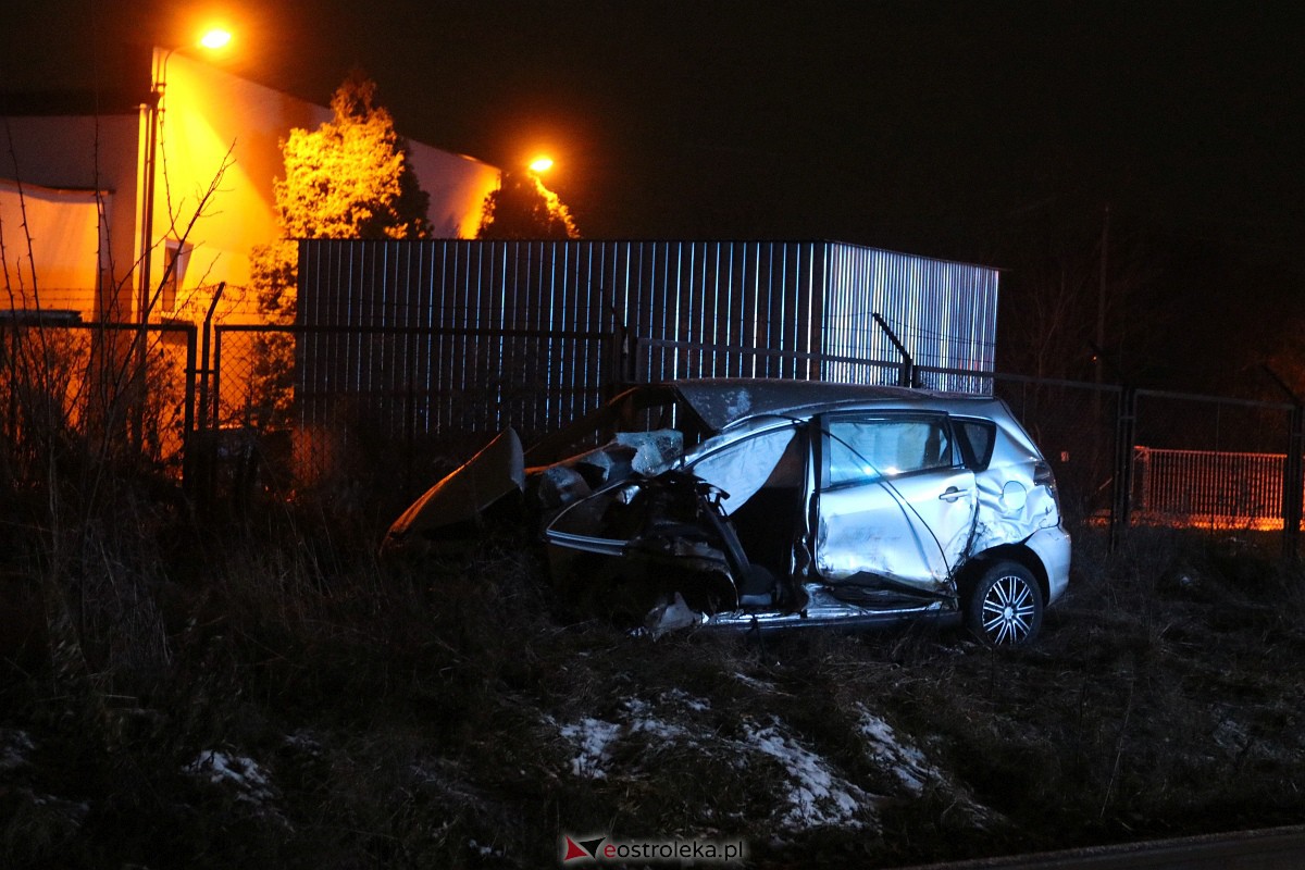 Wypadek na osiedlu Stacja w Ostrołęce [26.11.2023] - zdjęcie #6 - eOstroleka.pl