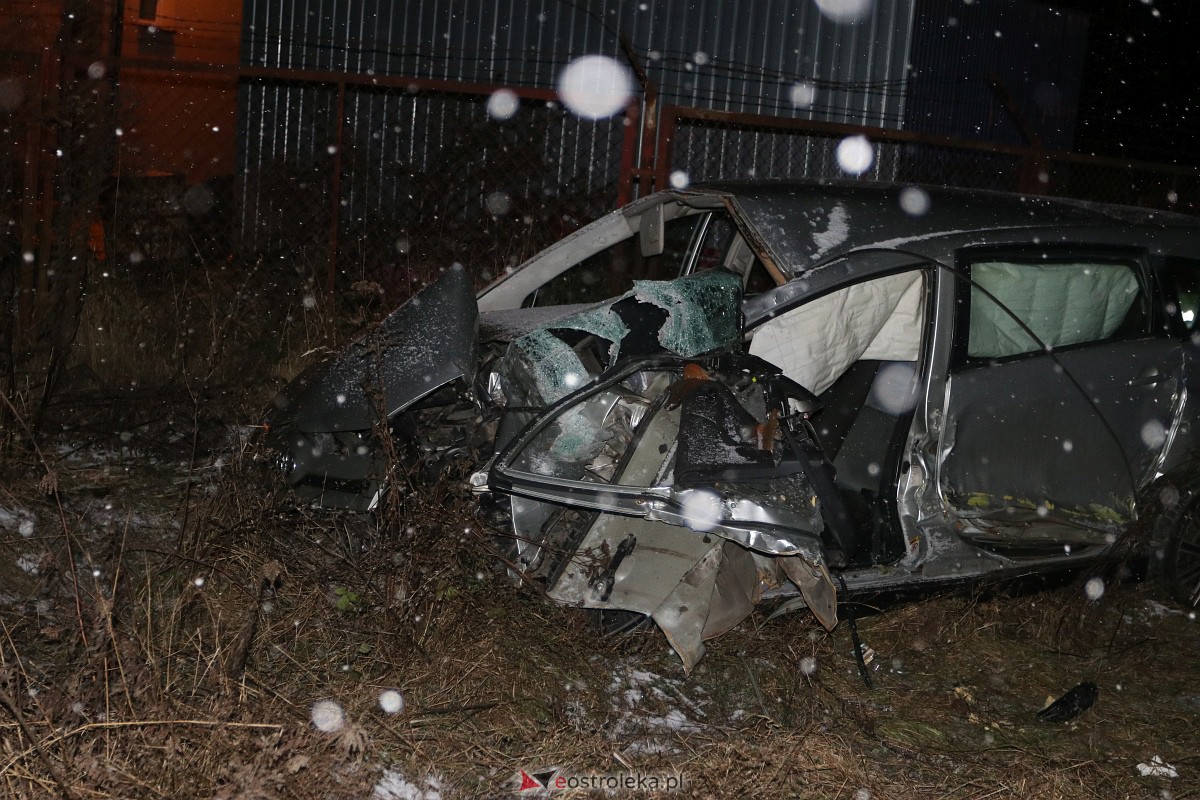 Wypadek na osiedlu Stacja w Ostrołęce [26.11.2023] - zdjęcie #3 - eOstroleka.pl