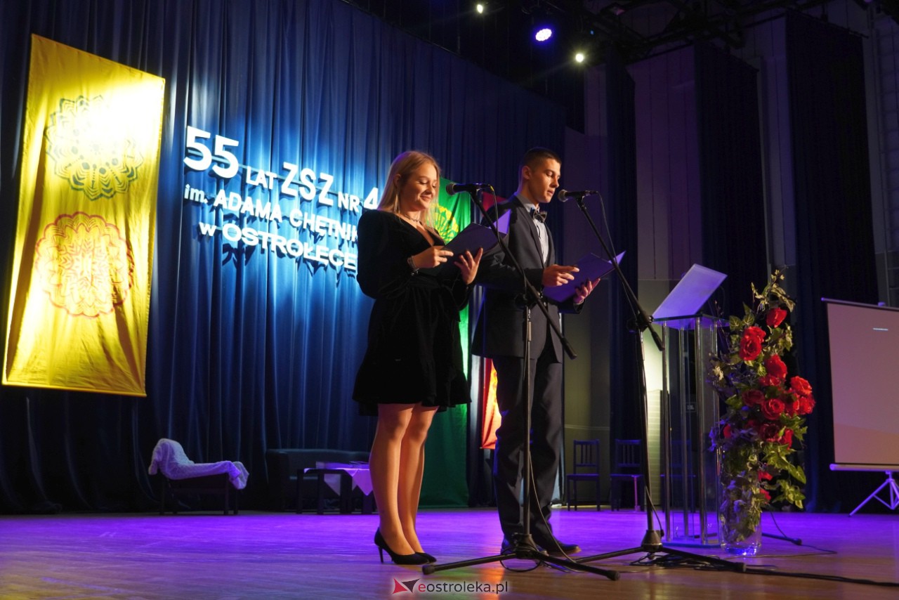 Uroczystość 55-lecia Zespołu Szkół Zawodowych Nr 4 im. Adama Chętnika w Ostrołęce [27.11.2023] - zdjęcie #57 - eOstroleka.pl
