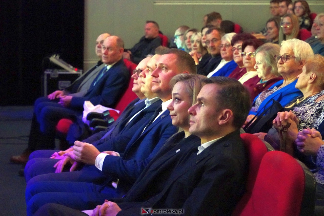 Uroczystość 55-lecia Zespołu Szkół Zawodowych Nr 4 im. Adama Chętnika w Ostrołęce [27.11.2023] - zdjęcie #53 - eOstroleka.pl