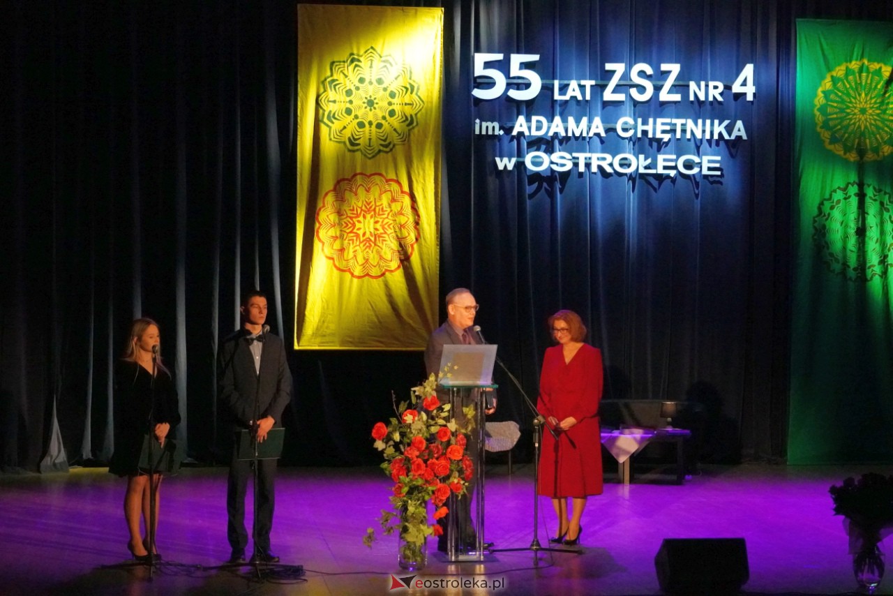 Uroczystość 55-lecia Zespołu Szkół Zawodowych Nr 4 im. Adama Chętnika w Ostrołęce [27.11.2023] - zdjęcie #33 - eOstroleka.pl