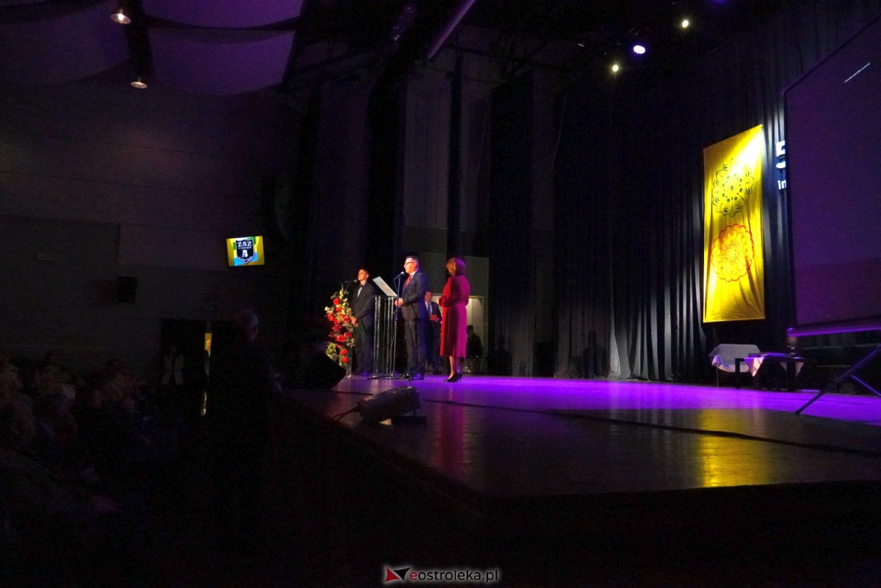 Uroczystość 55-lecia Zespołu Szkół Zawodowych Nr 4 im. Adama Chętnika w Ostrołęce [27.11.2023] - zdjęcie #18 - eOstroleka.pl