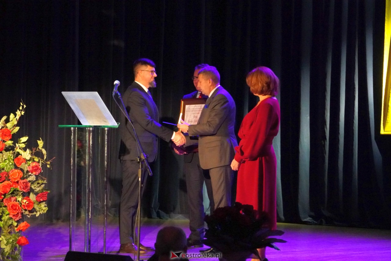 Uroczystość 55-lecia Zespołu Szkół Zawodowych Nr 4 im. Adama Chętnika w Ostrołęce [27.11.2023] - zdjęcie #17 - eOstroleka.pl