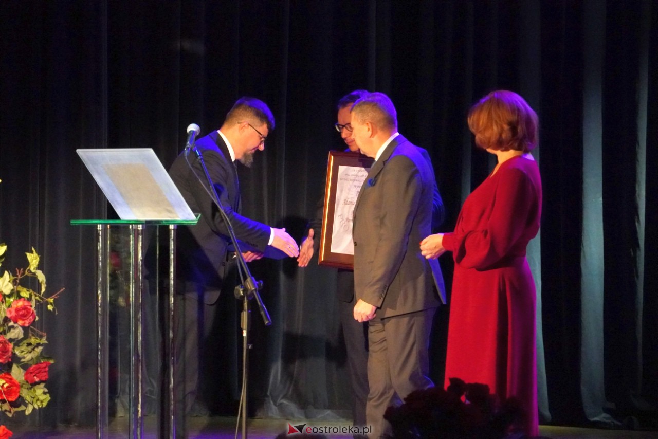 Uroczystość 55-lecia Zespołu Szkół Zawodowych Nr 4 im. Adama Chętnika w Ostrołęce [27.11.2023] - zdjęcie #16 - eOstroleka.pl