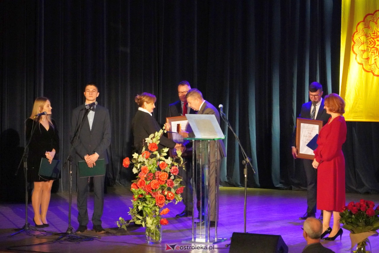 Uroczystość 55-lecia Zespołu Szkół Zawodowych Nr 4 im. Adama Chętnika w Ostrołęce [27.11.2023] - zdjęcie #15 - eOstroleka.pl