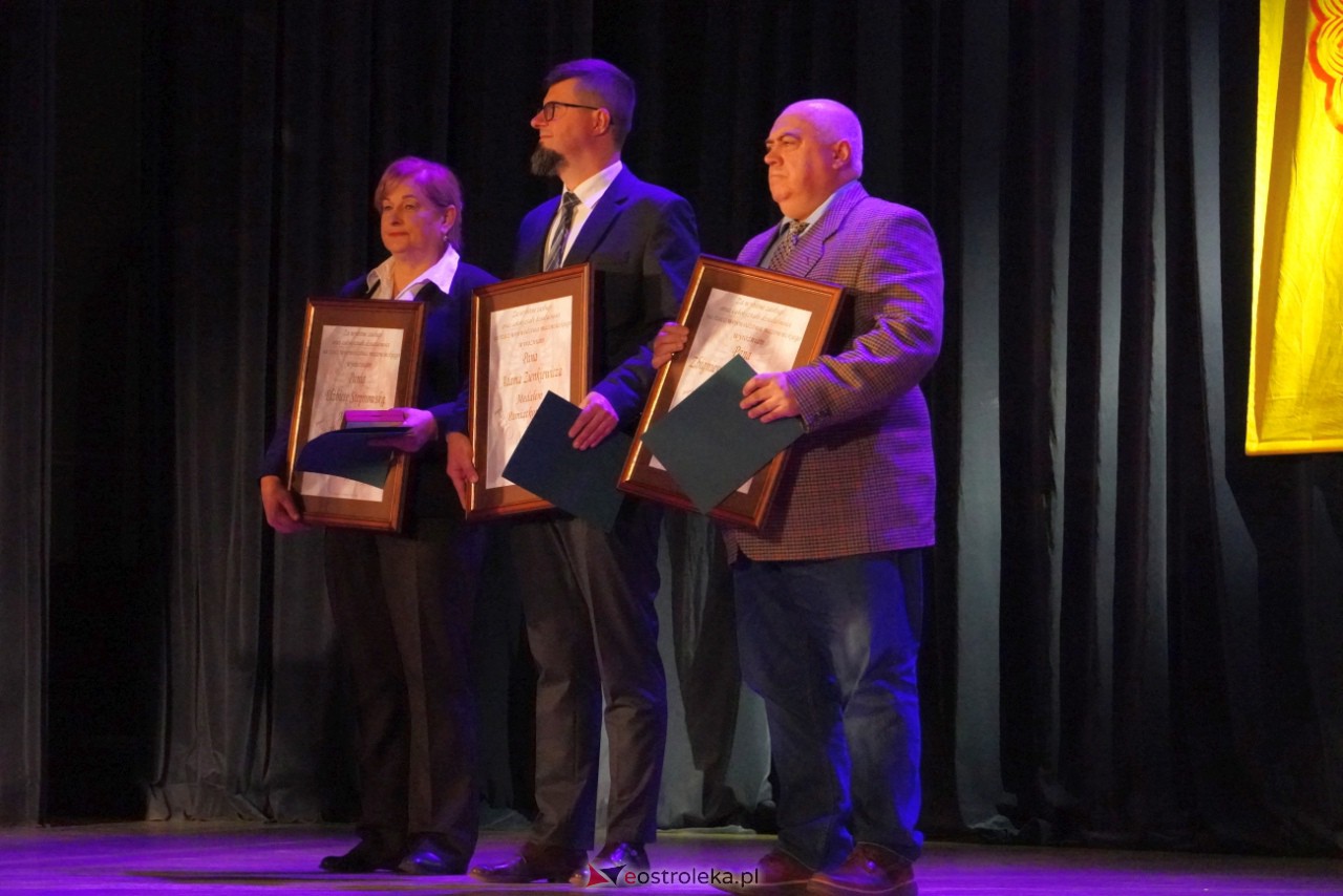 Uroczystość 55-lecia Zespołu Szkół Zawodowych Nr 4 im. Adama Chętnika w Ostrołęce [27.11.2023] - zdjęcie #12 - eOstroleka.pl
