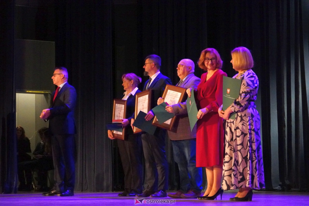 Uroczystość 55-lecia Zespołu Szkół Zawodowych Nr 4 im. Adama Chętnika w Ostrołęce [27.11.2023] - zdjęcie #11 - eOstroleka.pl