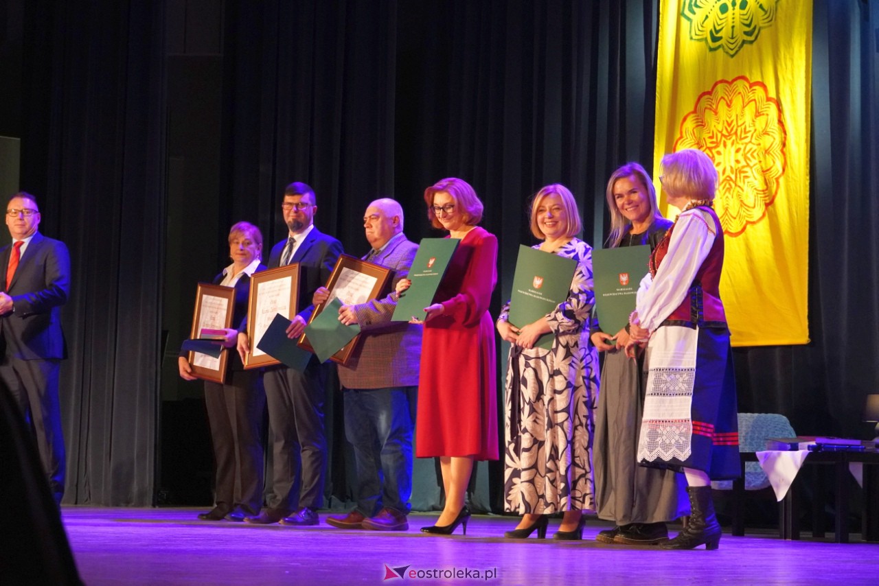 Uroczystość 55-lecia Zespołu Szkół Zawodowych Nr 4 im. Adama Chętnika w Ostrołęce [27.11.2023] - zdjęcie #10 - eOstroleka.pl