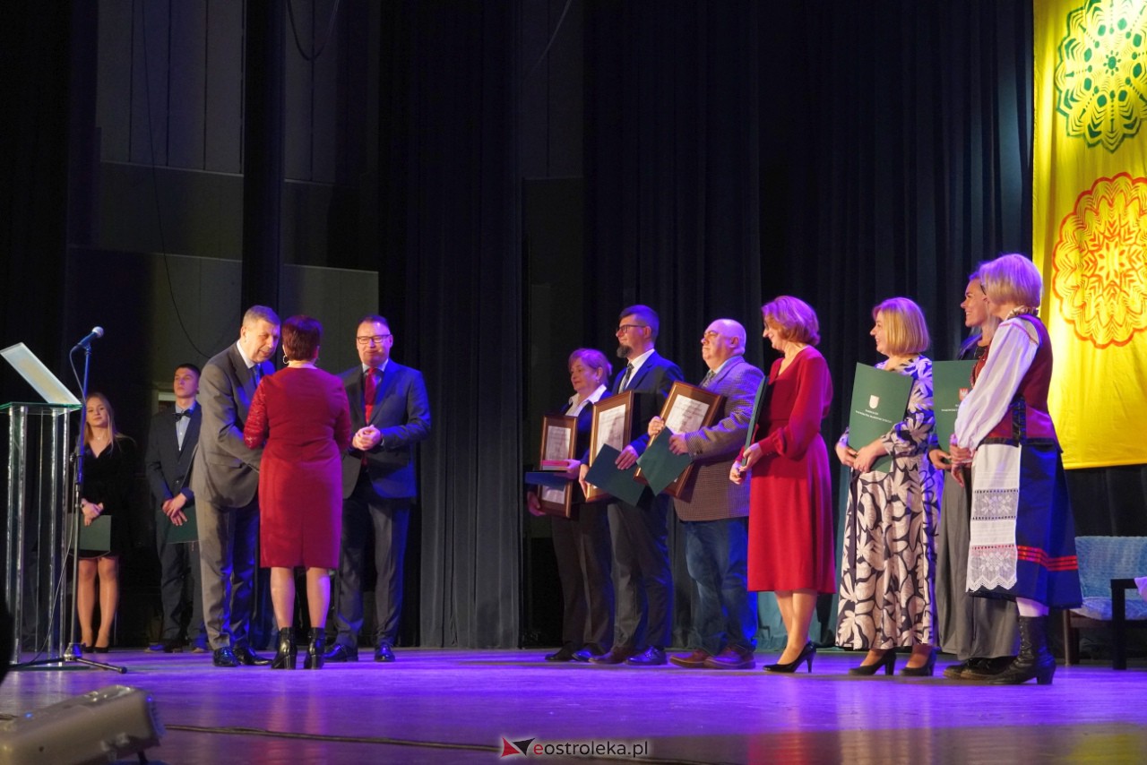 Uroczystość 55-lecia Zespołu Szkół Zawodowych Nr 4 im. Adama Chętnika w Ostrołęce [27.11.2023] - zdjęcie #9 - eOstroleka.pl