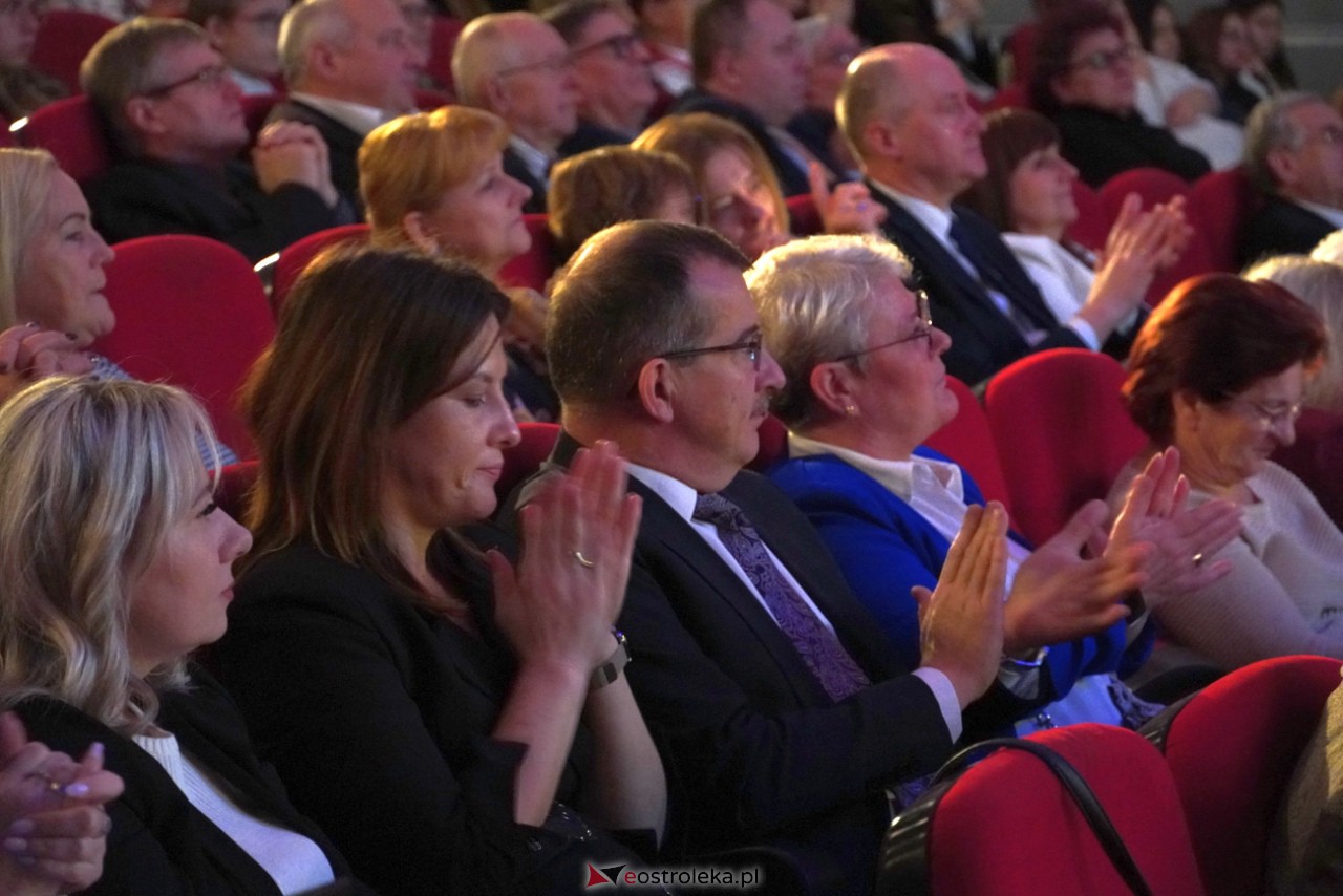 Uroczystość 55-lecia Zespołu Szkół Zawodowych Nr 4 im. Adama Chętnika w Ostrołęce [27.11.2023] - zdjęcie #8 - eOstroleka.pl