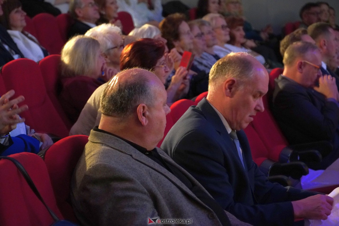 Uroczystość 55-lecia Zespołu Szkół Zawodowych Nr 4 im. Adama Chętnika w Ostrołęce [27.11.2023] - zdjęcie #7 - eOstroleka.pl