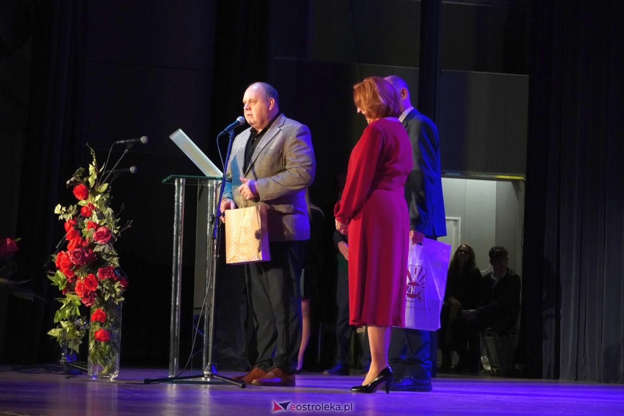 Uroczystość 55-lecia Zespołu Szkół Zawodowych Nr 4 im. Adama Chętnika w Ostrołęce [27.11.2023] - zdjęcie #5 - eOstroleka.pl