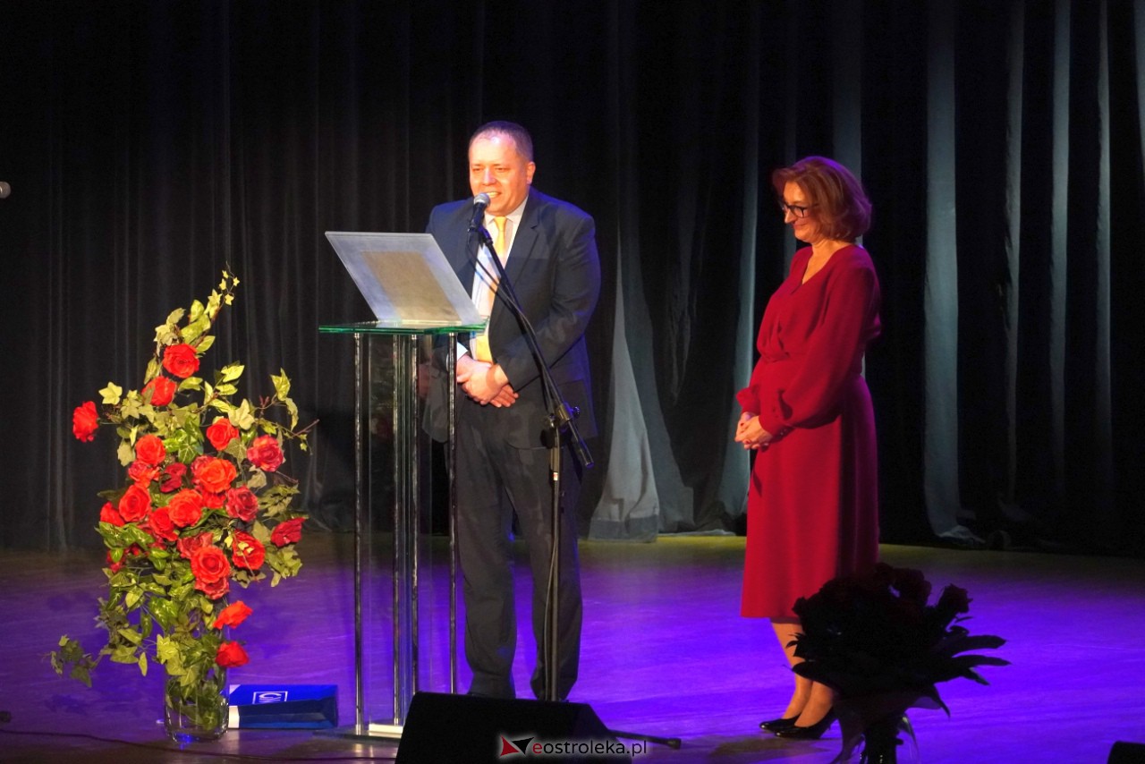 Uroczystość 55-lecia Zespołu Szkół Zawodowych Nr 4 im. Adama Chętnika w Ostrołęce [27.11.2023] - zdjęcie #4 - eOstroleka.pl