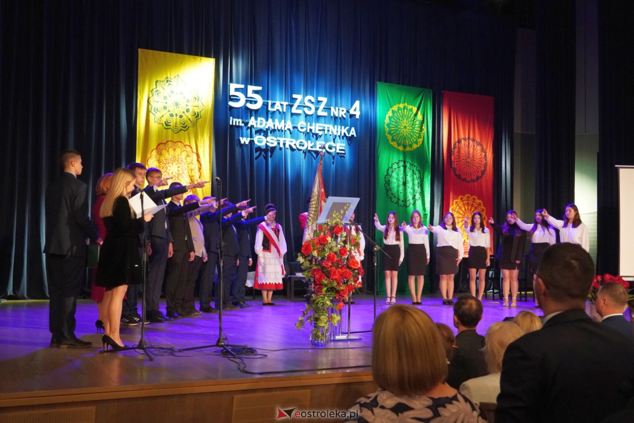 Uroczystość 55-lecia Zespołu Szkół Zawodowych Nr 4 im. Adama Chętnika w Ostrołęce [27.11.2023] - zdjęcie #3 - eOstroleka.pl