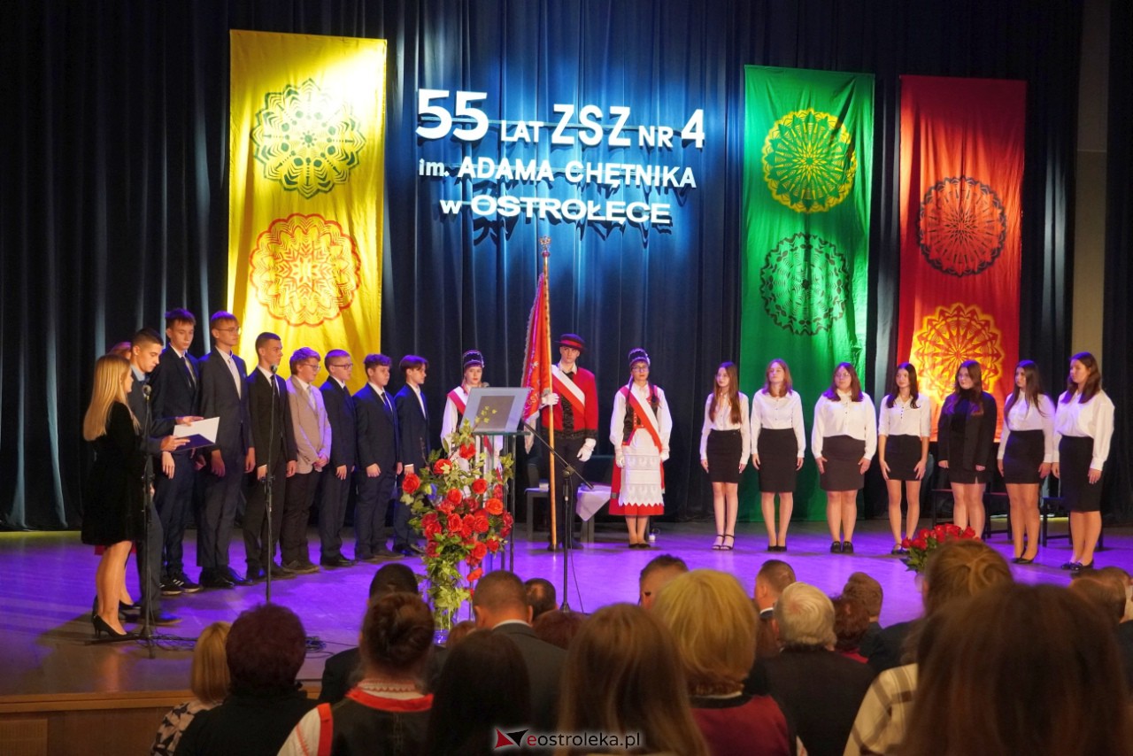 Uroczystość 55-lecia Zespołu Szkół Zawodowych Nr 4 im. Adama Chętnika w Ostrołęce [27.11.2023] - zdjęcie #1 - eOstroleka.pl