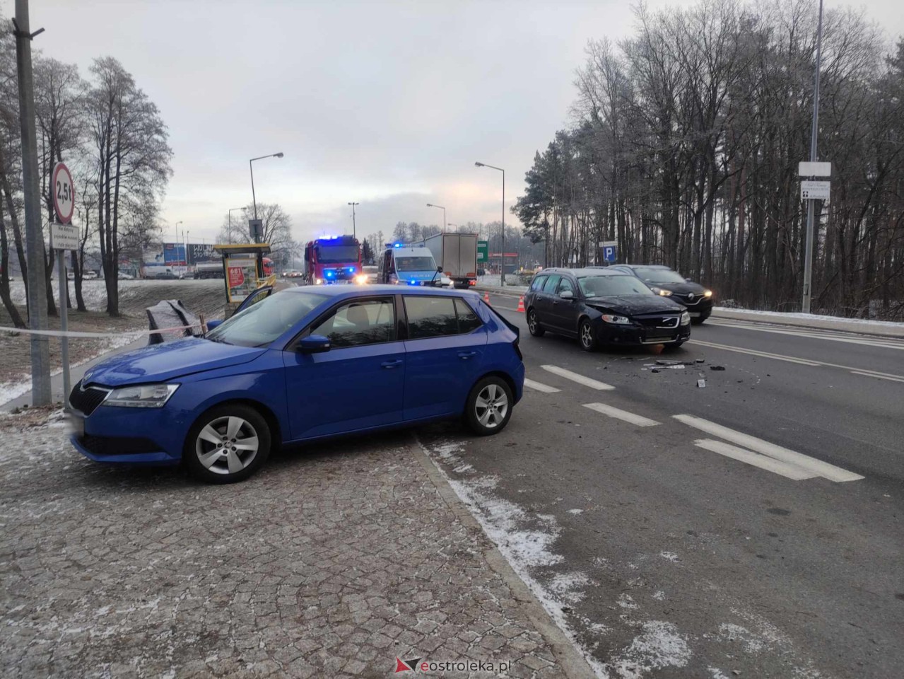 Wypadek na Warszawskiej w Ostrołęce [28.11.2023] - zdjęcie #9 - eOstroleka.pl