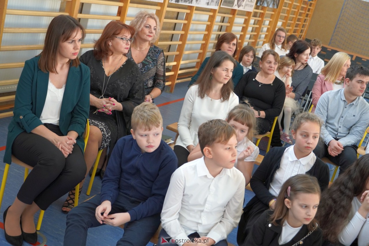 Uroczystość nadania imienia Janusza Korczaka Szkole Podstawowej w Ołdakach [29.11.2023] - zdjęcie #74 - eOstroleka.pl
