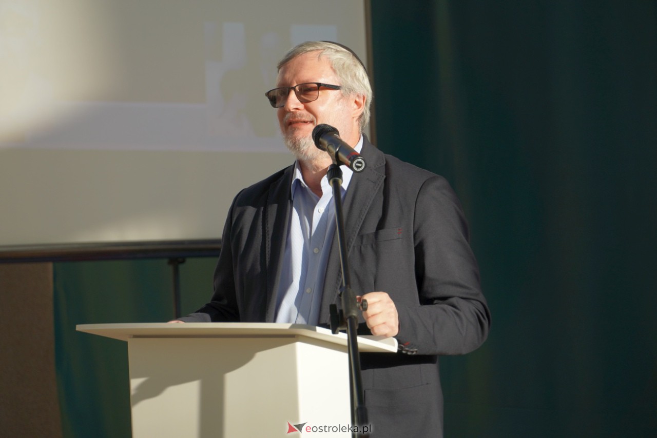Uroczystość nadania imienia Janusza Korczaka Szkole Podstawowej w Ołdakach [29.11.2023] - zdjęcie #63 - eOstroleka.pl