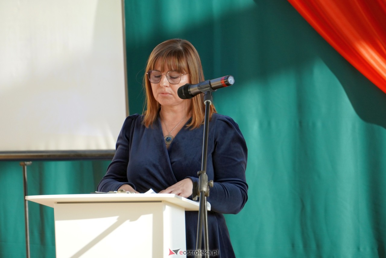 Uroczystość nadania imienia Janusza Korczaka Szkole Podstawowej w Ołdakach [29.11.2023] - zdjęcie #54 - eOstroleka.pl