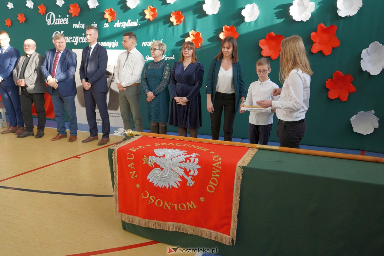 Uroczystość nadania imienia Janusza Korczaka Szkole Podstawowej w Ołdakach [29.11.2023] - zdjęcie #41 - eOstroleka.pl