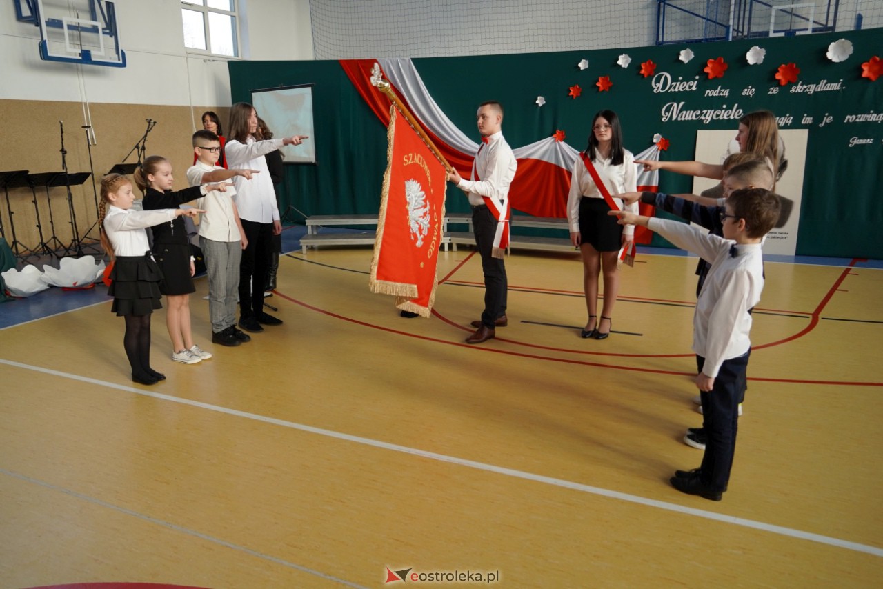 Uroczystość nadania imienia Janusza Korczaka Szkole Podstawowej w Ołdakach [29.11.2023] - zdjęcie #94 - eOstroleka.pl