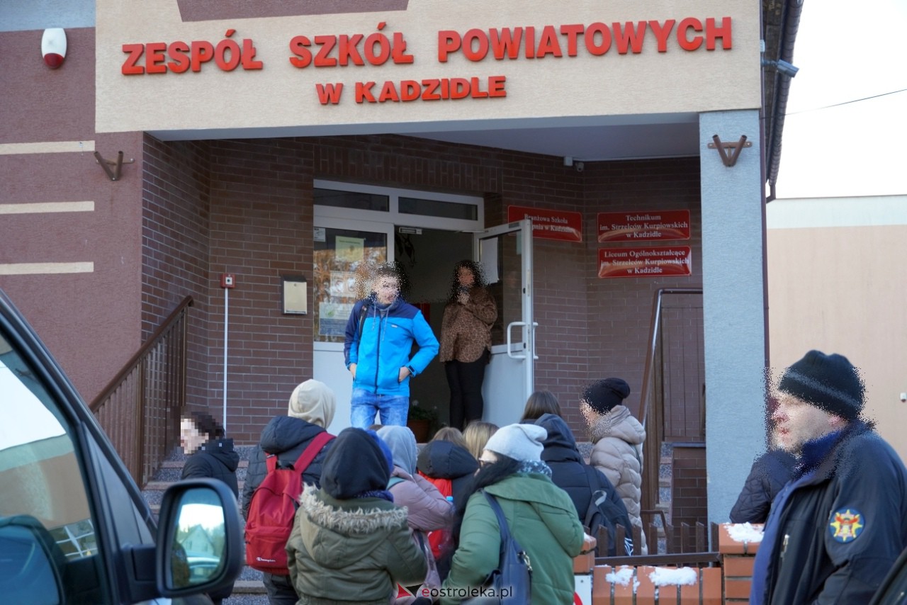 Atak nożownika w ZSP w Kadzidle [29.11.2023] - zdjęcie #40 - eOstroleka.pl