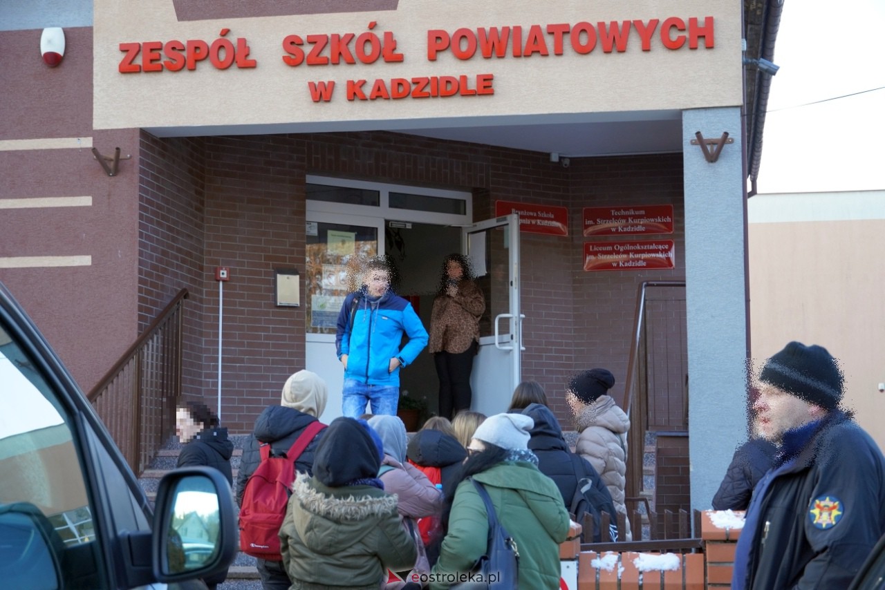 Atak nożownika w ZSP w Kadzidle [29.11.2023] - zdjęcie #34 - eOstroleka.pl