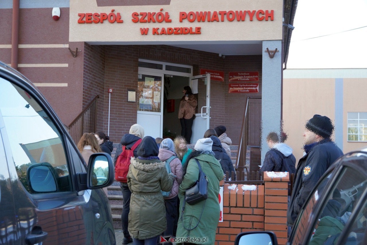 Atak nożownika w ZSP w Kadzidle [29.11.2023] - zdjęcie #41 - eOstroleka.pl