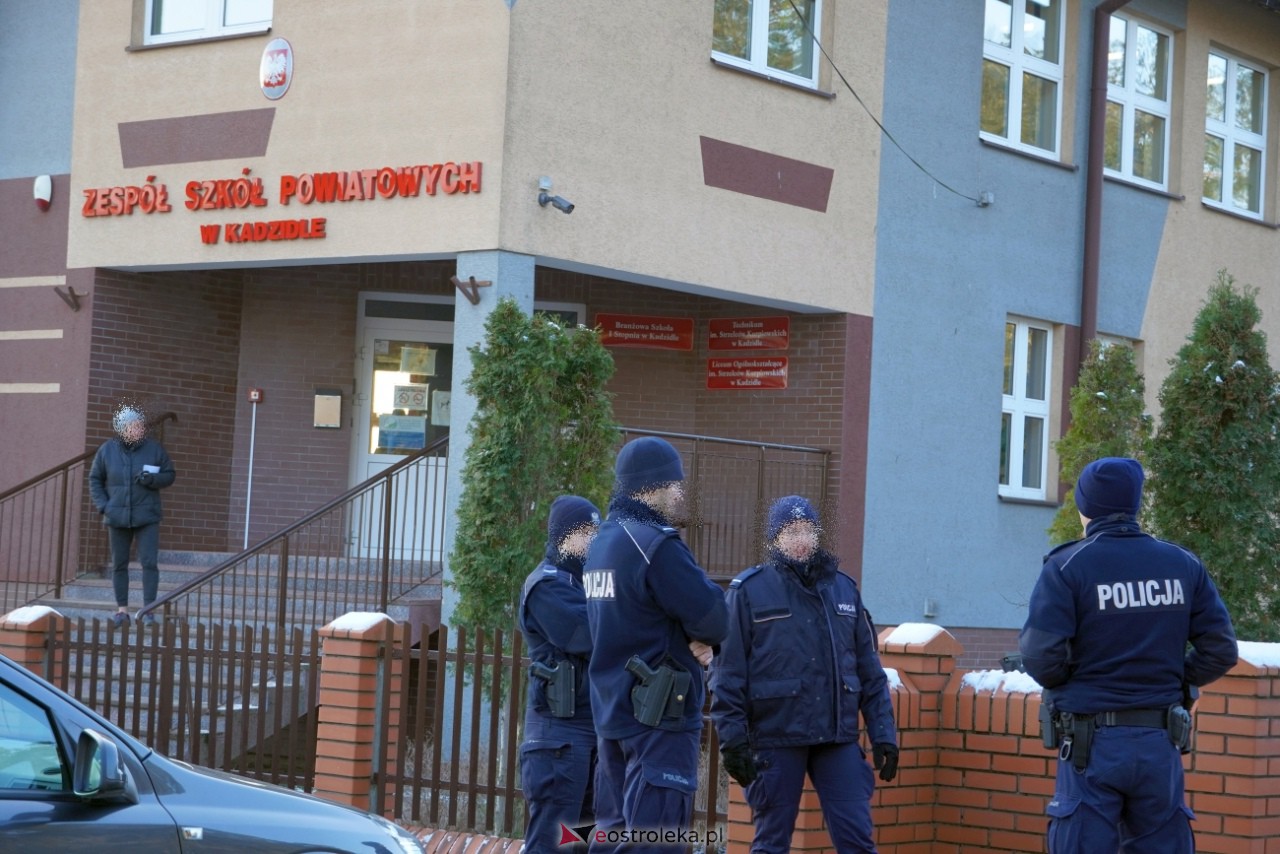 Atak nożownika w ZSP w Kadzidle [29.11.2023] - zdjęcie #43 - eOstroleka.pl