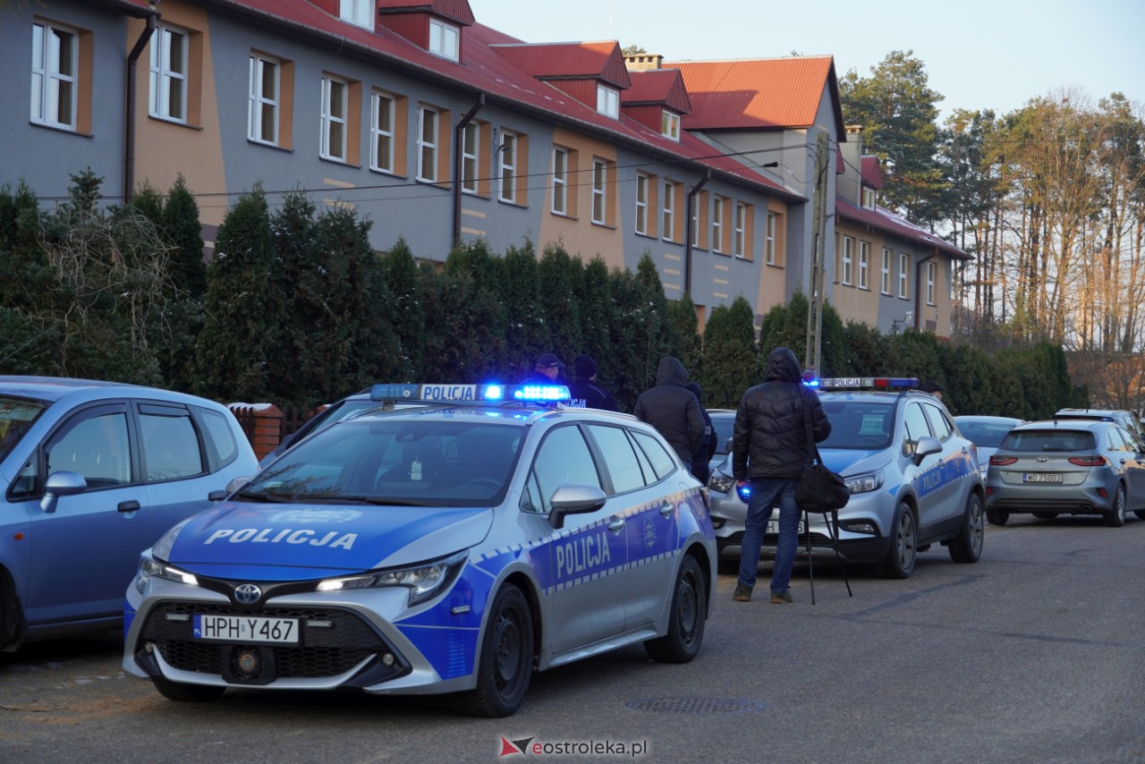 Atak nożownika w ZSP w Kadzidle [29.11.2023] - zdjęcie #16 - eOstroleka.pl