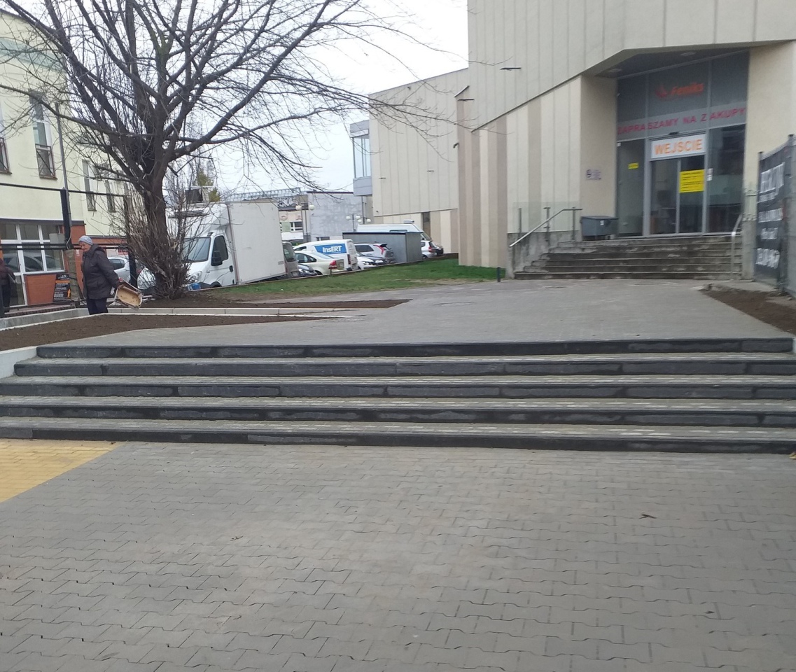 Nowa droga i parking przy Domu Handlowym Zorza - zdjęcie #4 - eOstroleka.pl