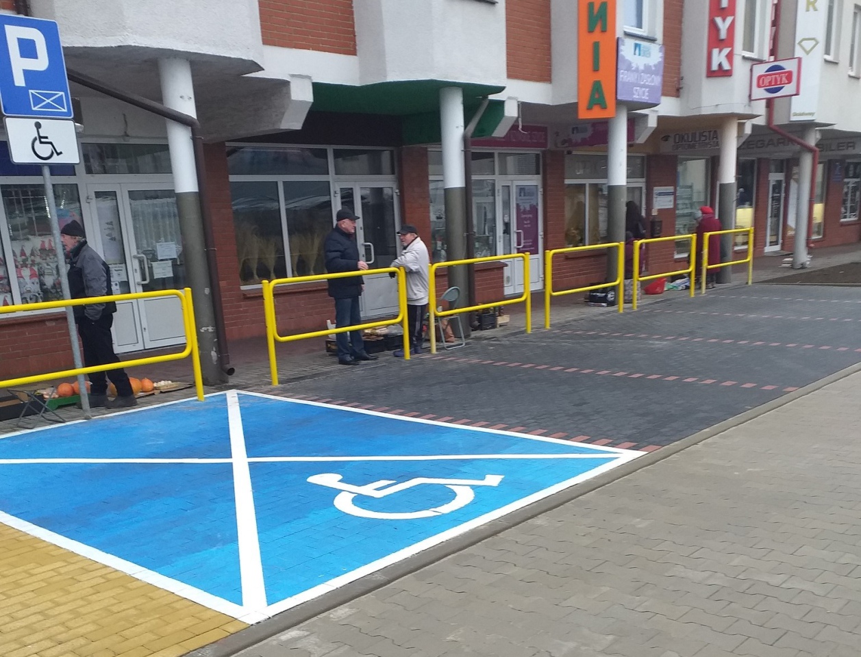 Nowa droga i parking przy Domu Handlowym Zorza - zdjęcie #1 - eOstroleka.pl