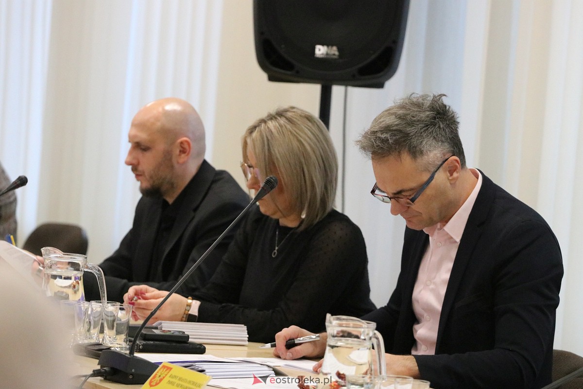 Sesja rady miasta Ostrołęki [30.11.2023] - zdjęcie #35 - eOstroleka.pl