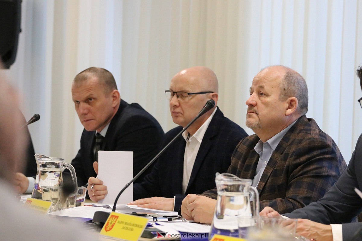Sesja rady miasta Ostrołęki [30.11.2023] - zdjęcie #13 - eOstroleka.pl