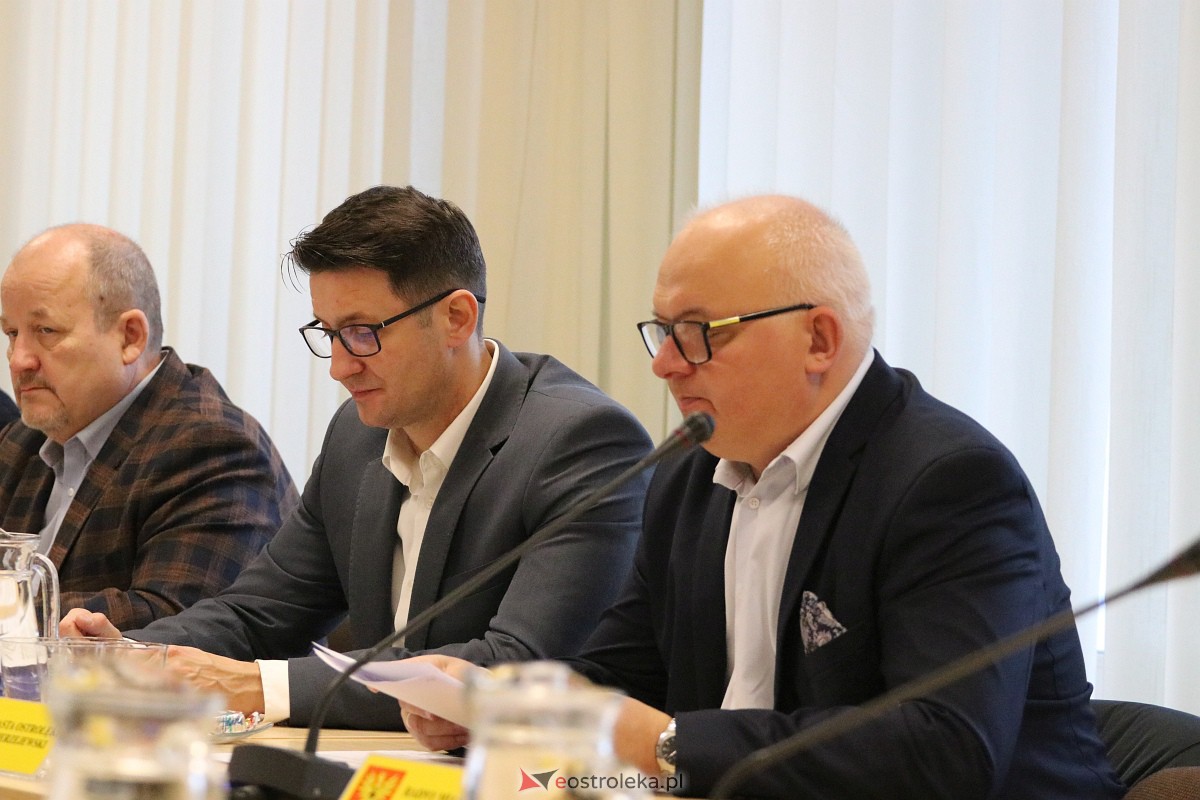 Sesja rady miasta Ostrołęki [30.11.2023] - zdjęcie #11 - eOstroleka.pl