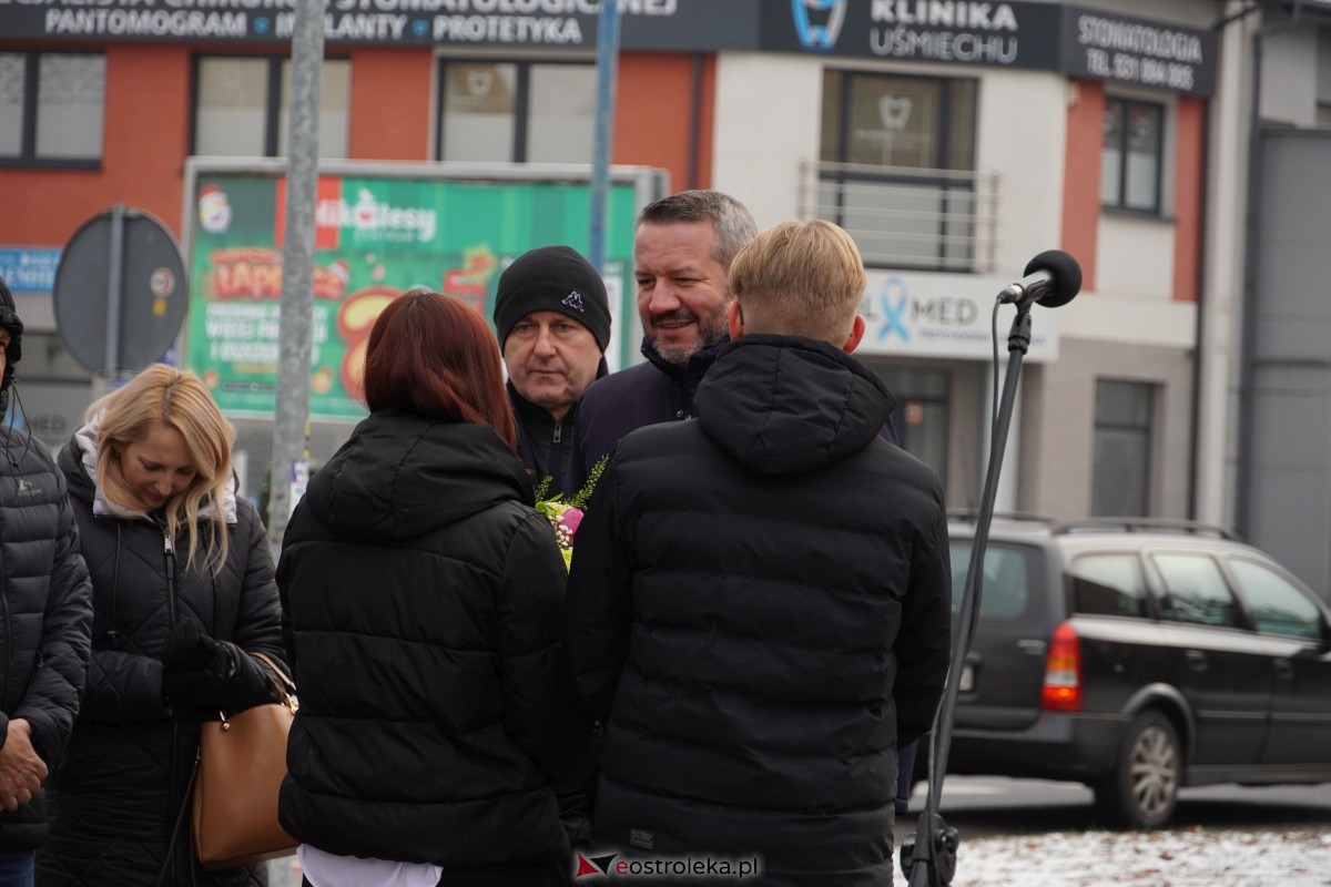 Uroczystość odsłonięcia Pomnika Ławeczki Zofii Niedziałkowskiej [1.12.2023] - zdjęcie #106 - eOstroleka.pl